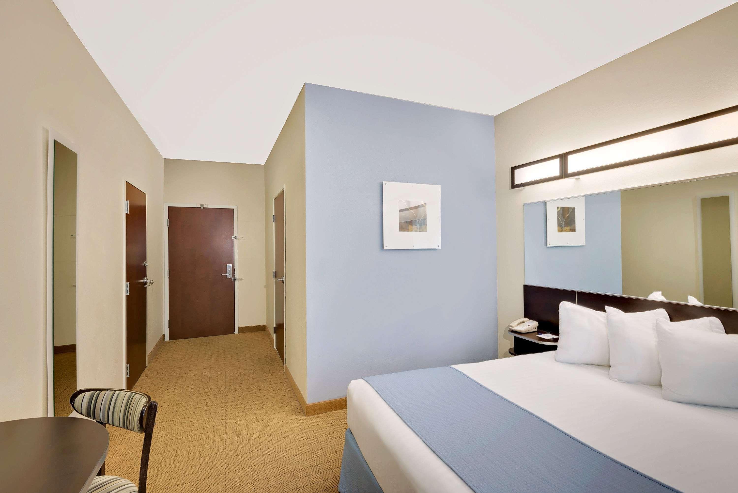Microtel Inn And Suites By Wyndham - Geneva Exterior photo